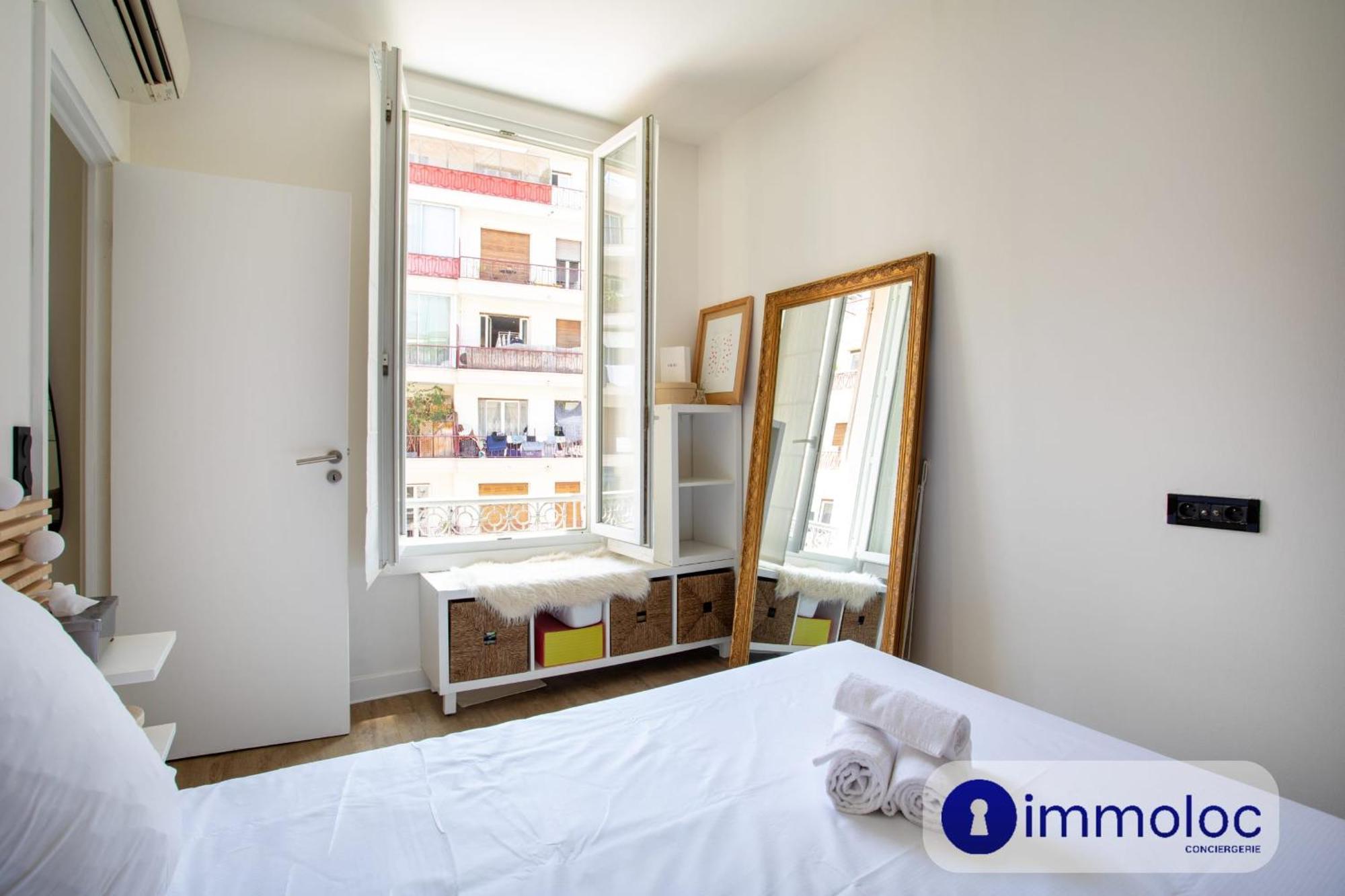 T2 Air-conditioned District Liberation Apartment